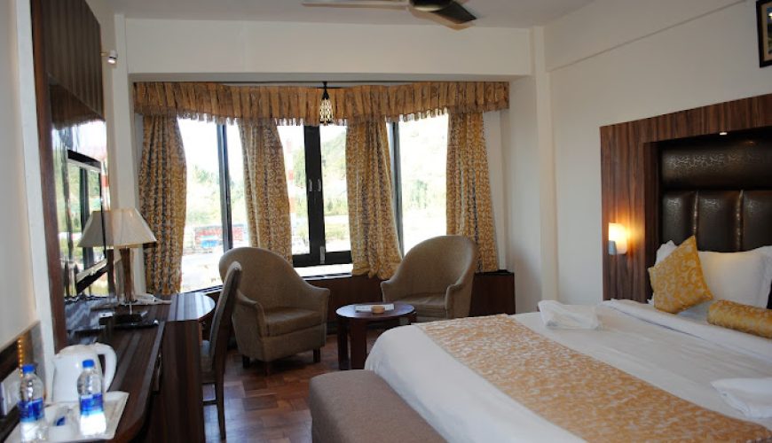Welcome hotel Srinagar , 3 star Hotel in Srinagar in front of dal-lake