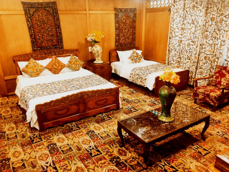 BOOK ROOM AT ROYAL DANDOO PALACE HOUSEBOAT SRINAGAR