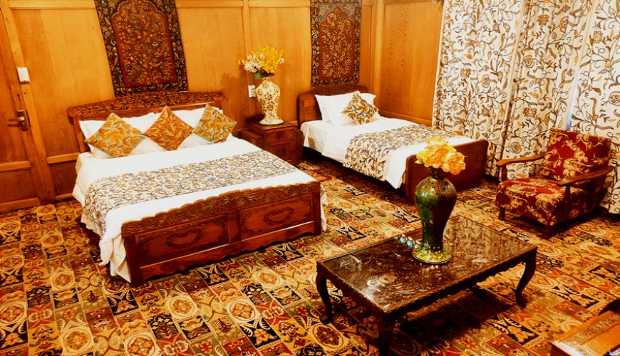 BOOK ROOM AT ROYAL DANDOO PALACE HOUSEBOAT SRINAGAR