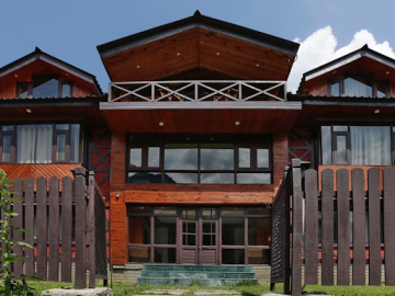 Hotel Pahalgam Pines , 3 Star hotel in Pahalgam Kashmir