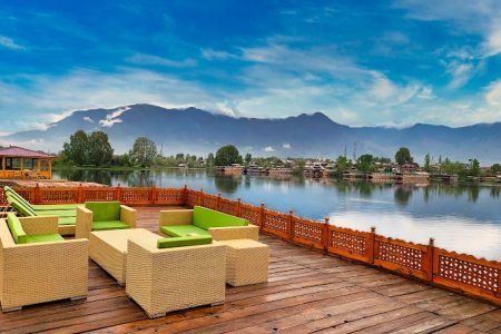 Mascot Houseboats Kashmir . Premium 5 Star Houseboat In Kashmir