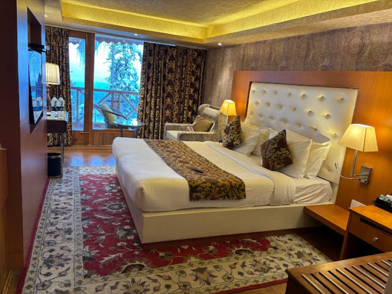 Royal Castle Gulmarg , premium 4 star hotel in Srinagar Kashmir