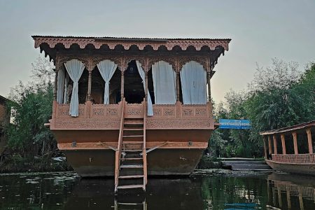 monarch group of houseboats , houseboat at nigeen lake